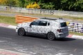 【中身は全面刷新】メルセデスベンツの人気SUV「GLB」新型は“カクカクボディ”維持で年内登場か