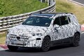 【中身は全面刷新】メルセデスベンツの人気SUV「GLB」新型は“カクカクボディ”維持で年内登場か