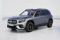 【中身は全面刷新】メルセデスベンツの人気SUV「GLB」新型は“カクカクボディ”維持で年内登場か