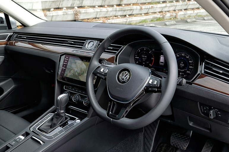 VWパサートにパワフルさが魅力のディーゼル追加。選択肢があることが重要