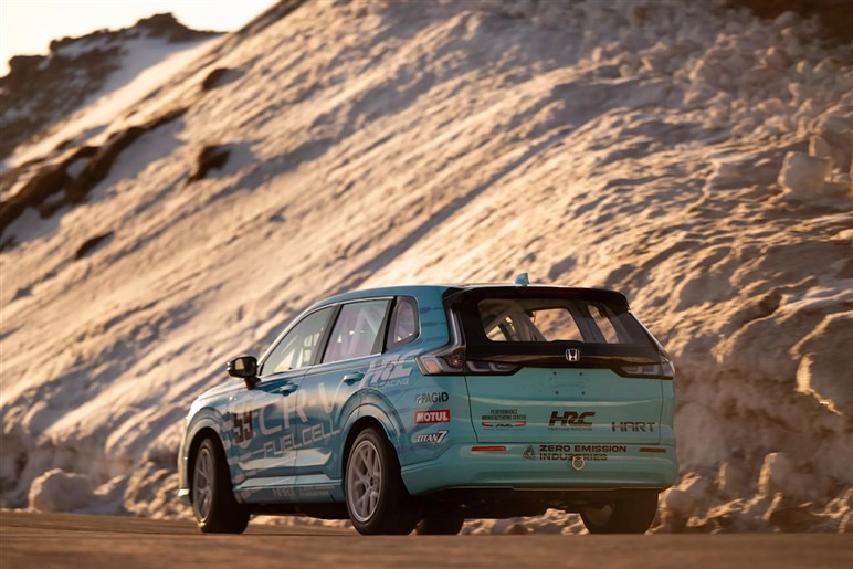 ほぼノーマルのまま激坂へ！ 水素仕様ホンダCR-V、パイクスピーク・ヒルクライム参戦