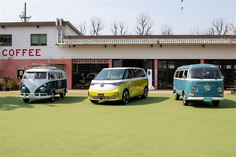 VW新型「ゴルフR」日本初公開…333PSに向上し意外とバーゲンプライス？ 注目の「I.D.BUZZ」は今夏導入