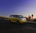 VW新型「ゴルフR」日本初公開…333PSに向上し意外とバーゲンプライス？ 注目の「I.D.BUZZ」は今夏導入
