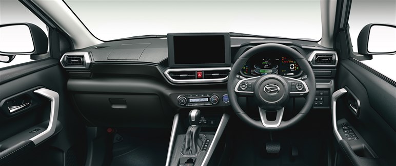【実際どうなの？】トヨタ「ライズ」購入者の本音。運転しやすくコスパ優秀、満足度は高め…でも快適性は“価格相応”
