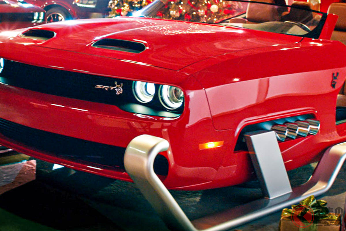 サンタも“真っ青”！ 790馬力超えの「爆速ソリ」!? レトロ顔が超カッコイイ「レッドアイ エクスプレス」とは（くるまのニュース） 自動車