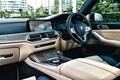 BMW Xシリーズの頂点！ X7 xドライブ 35dの巨体が醸し出す「色気」を街中で味わう 【Playback GENROQ 2020】