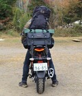 ノーマル状態のスズキ『ジクサー150』でバイクキャンプの大荷物は積めるかな？【キャンプツーリングインプレ・積載編】