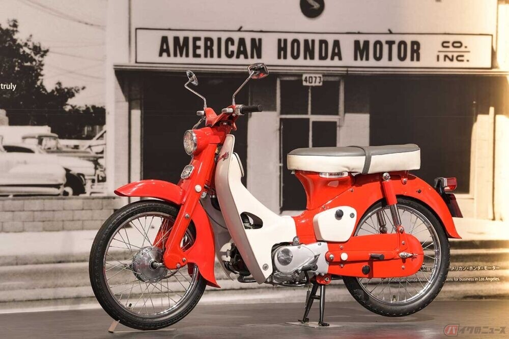 ホンダにとって海外初ヒットモデルとなったのは、大国アメリカで小さなバイク「CA100」だった