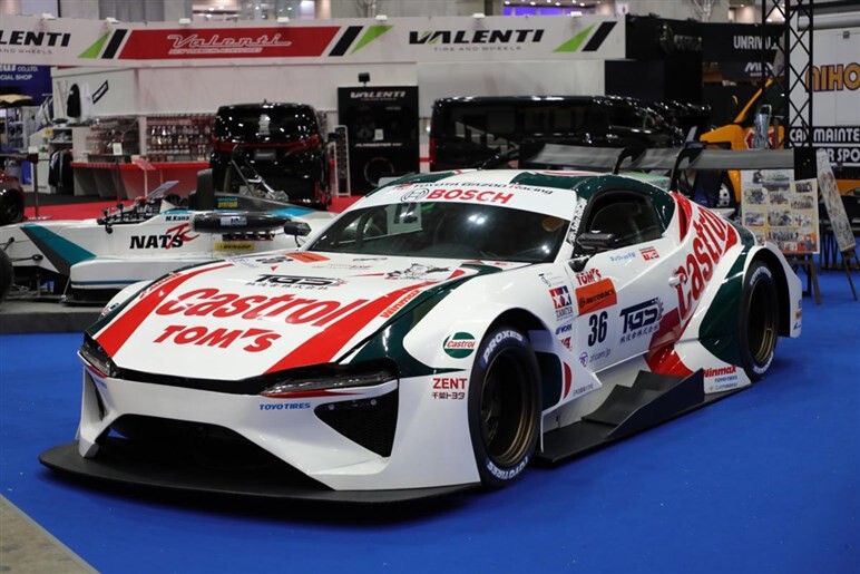 【オートサロン名物】怖いモノ知らずな学生。ダカールラリーの怪物トラックを「ジムニー」でつくる？