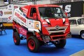 【オートサロン名物】怖いモノ知らずな学生。ダカールラリーの怪物トラックを「ジムニー」でつくる？