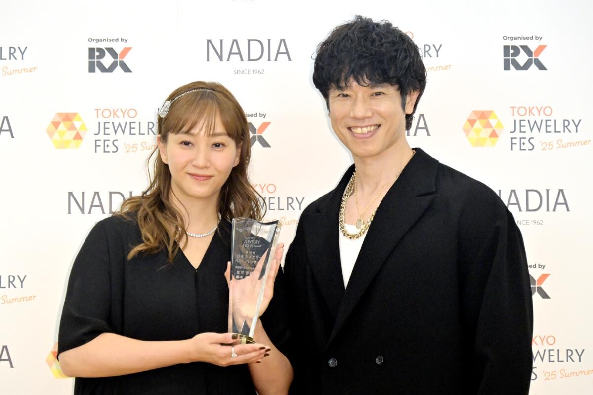 「品川庄司」が「ミキティの寝顔」と1000万超え「超高級車」を公開！ スマホでポチ買いした「藤本美貴の愛車」どんなモデル？