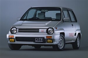 【覚えてますか？】荷室に“専用バイク”を搭載する「シティ」はホンダの天才的発想から生まれたコンパクトカー
