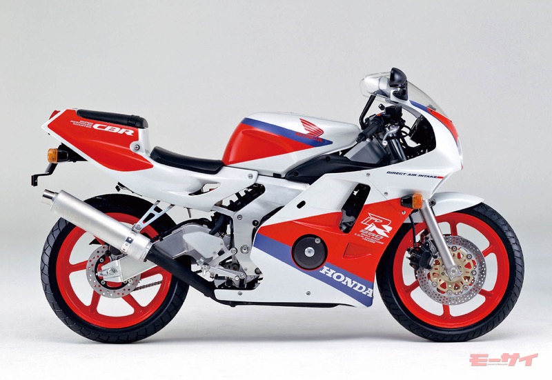 並列4気筒で衝撃の1万9000回転 怒濤のパワーが やる気 にさせた250ccバイクたち 80 90年代 250cc国産マシンヒストリー モーサイ 自動車情報サイト 新車 中古車 Carview