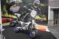 スズキの最新モデル「DR-Z4S」「DR-Z4SM」を福岡で披露!! 「スズキ モーターサイクルコレクション2025」ソラリアターミナルビルで開催