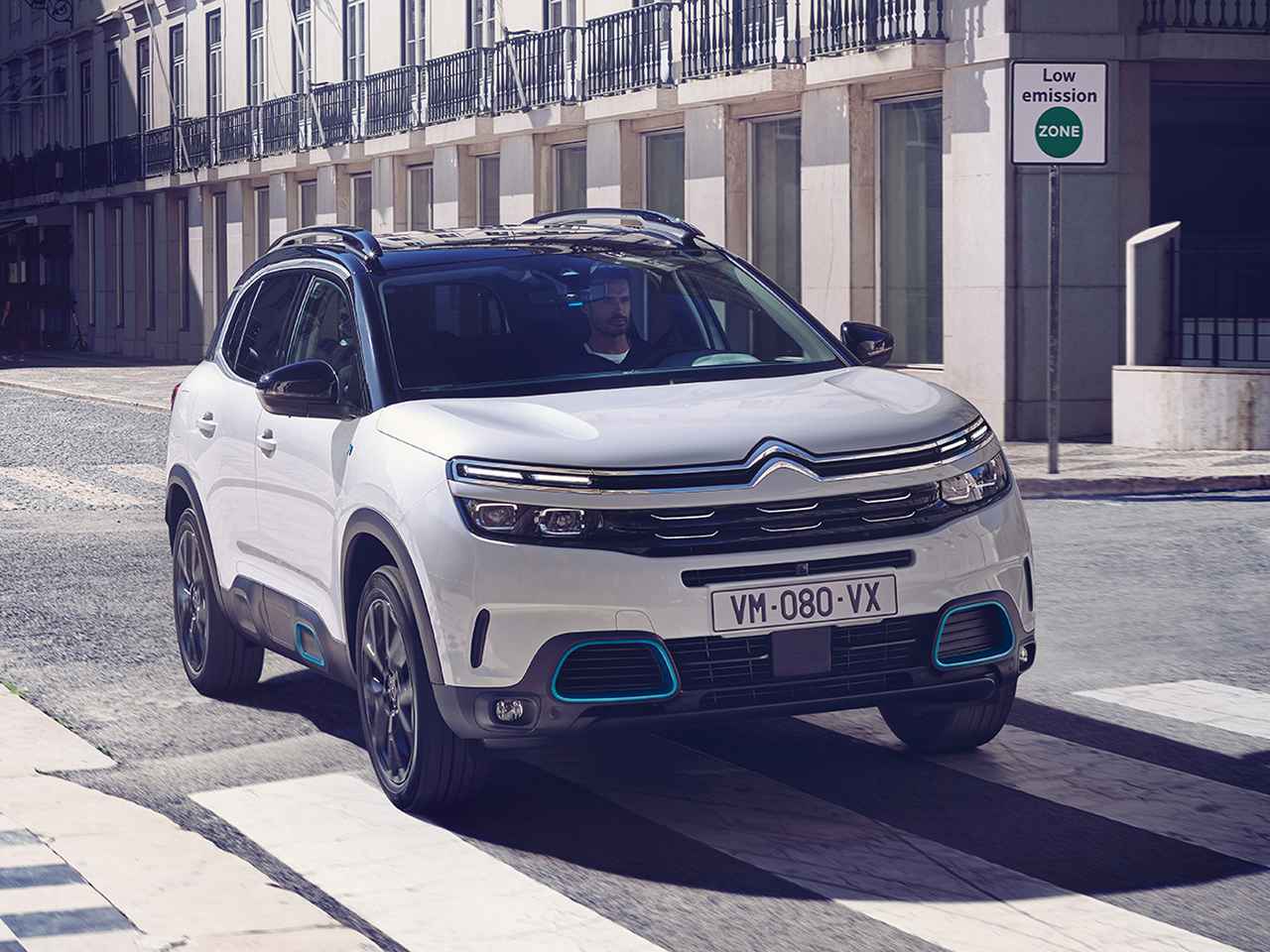 シトロエン初のphev C5 エアクロスsuv プラグインハイブリッド はリアサスもグレードアップ Webモーターマガジン 自動車情報サイト 新車 中古車 Carview