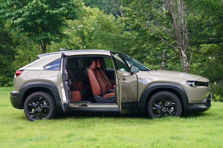 受注停止中だが…CXじゃないマツダのSUV、しかもロータリーEVって正直どうなの？ 「MX-30 R-EV」に改めて試乗