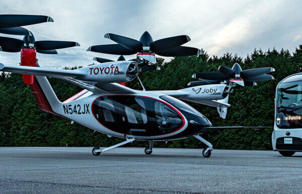 トヨタが“空飛ぶクルマはヘリじゃない問題”に公式動画で回答「あいつらまだ子どもだもんね～」ユーモア交え解説