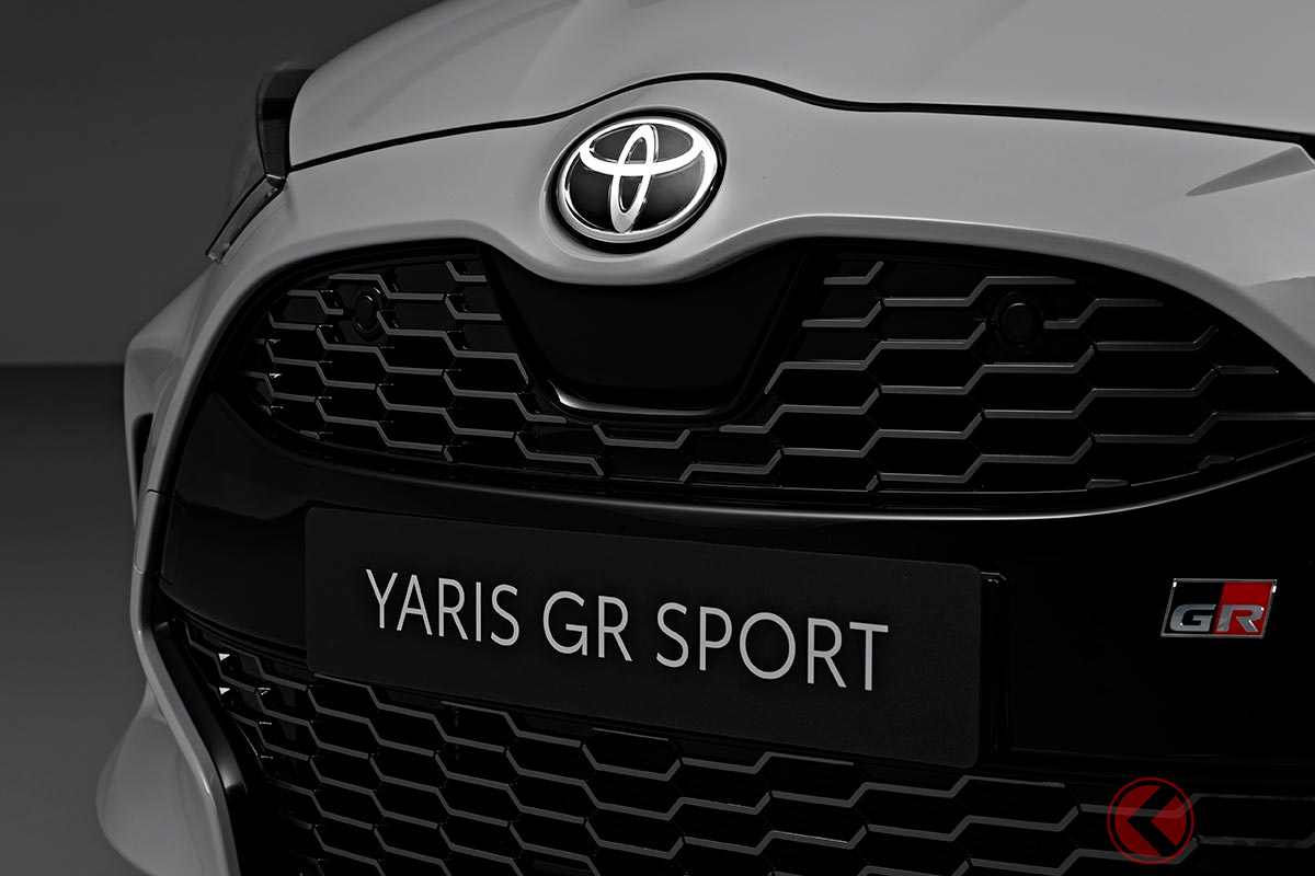 トヨタ新型「ヤリス GRスポーツ」世界初公開！ 斬新ホイール採用のスポーティ仕様を欧州で発表！