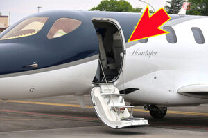 最新型「ホンダジェット」JMS2025に降臨！ 乗ったら思わず「狭っ!?」→実は“クラス最大級”の広さでした