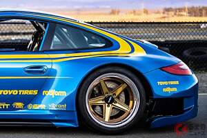 550馬力！ “スバルエンジン”搭載の「スーパーカー」!? “インプレッサの心臓”×「ポルシェ」！ 米国で登場したラリーカラーの「911 GT3 STI」ってどんなクルマ？