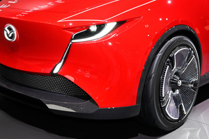 「クルマが親友になれたらいいな」を作ってみようじゃないか！　マツダＸコンパクトの目指す退屈知らずのカーライフとは？　【ジャパンモビリティショー2025】