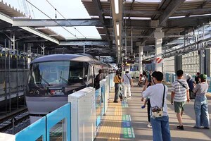 「乗り場が変わりましたよ」 西武の“新ジャンクション駅”ついに稼働開始！ 東村山駅高架化まず一歩、渋滞緩和はまだ早い？