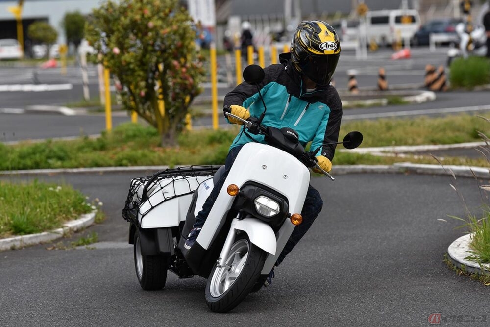 磯野家への御用聞きバイクも電動へ サブちゃんの3輪スクーターが進化した バイクのニュース 自動車情報サイト 新車 中古車 Carview