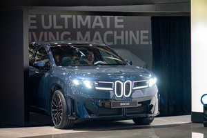 AIは「駆けぬける歓び」を奪うのか？「BMW iX3」デザイン責任者が語る「共生」と、「ノイエ・クラッセ」の“空力デザイン”哲学【独占インタビュー】