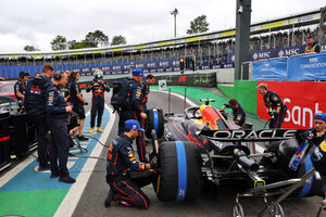 ピットレーンから表彰台。衝撃のフェルスタッペン復活劇に、ライバルは敬意と疑問【トップチーム密着】