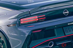 日産「新“FR”スポーツカー」発表！ 420馬力「V6」＆9速AT搭載！ 旧車デザインも超カッコイイ”約1070万円の“「Z NISMO」UAEに登場