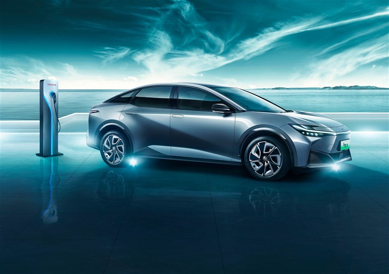 トヨタ、新型EV「bZ3」を中国で発表。航続距離は600km超、BYD、一汽トヨタと共同開発