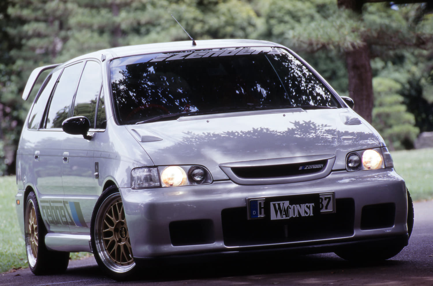 90年代に流行した初代ホンダ オデッセイ の定番カスタムは ヨーロピアン レーシー だった バックスキンで仕上げた内装とは Auto Messe Web 自動車情報サイト 新車 中古車 Carview