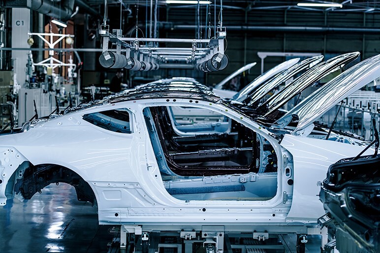 レクサスLC専用生産ラインで量産とは違う新たな試みを見た