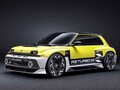 あのWRCで活躍した「ルノー5ターボ」が電気自動車となって復活！　日本導入は、あるか？