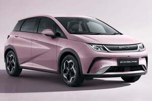 BYD「ドルフィン」全身ピンクの限定モデル！創業30周年を華やかに祝う