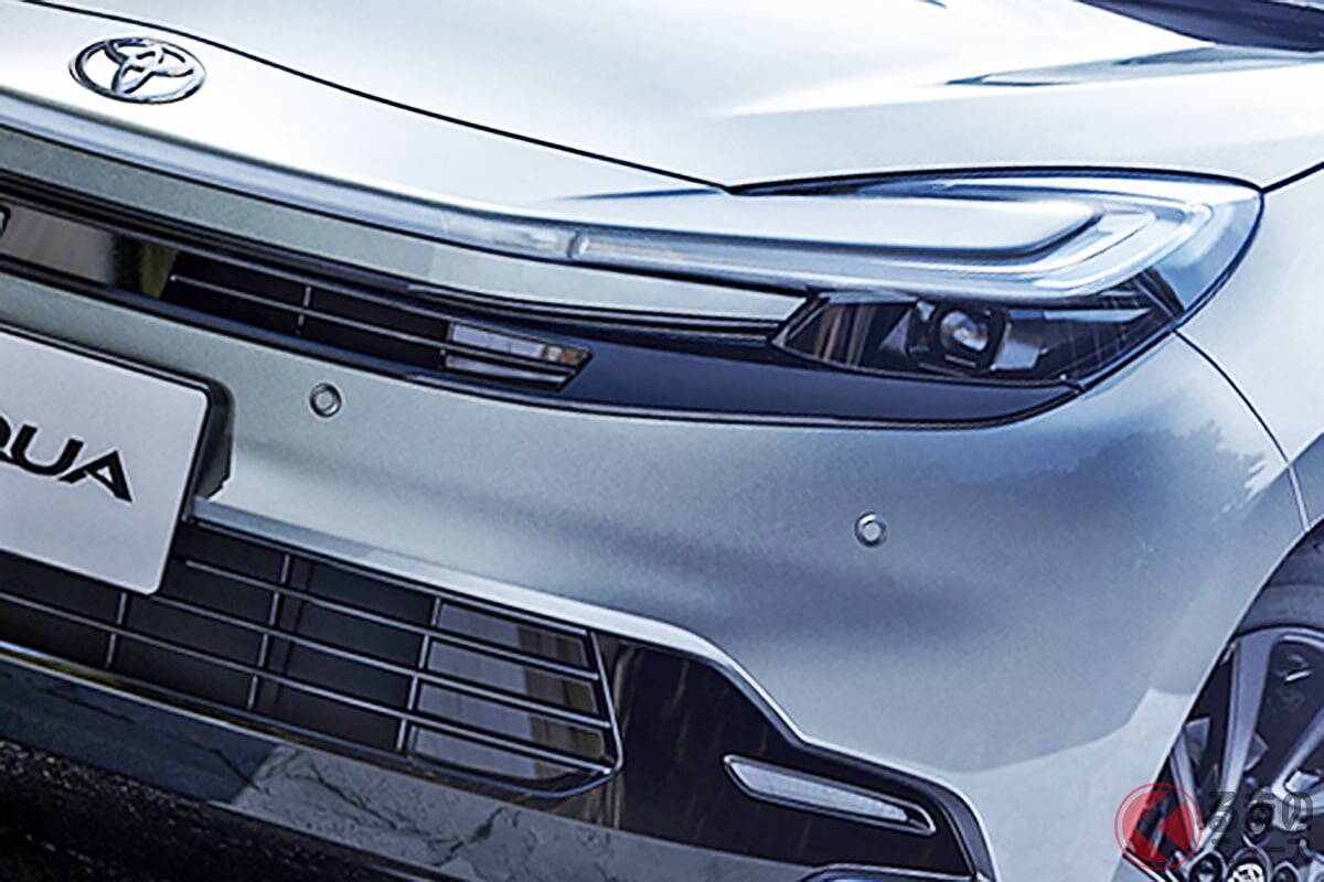 新車248万円！ トヨタ「新型アクア」大幅刷新モデルに大注目！ ますます「ちいさな高級車」に！ 「プリウス顔」＆「センチュリー」と同じ“スゴい機能”まで装備!? マイナーチェンジで何が変わった？