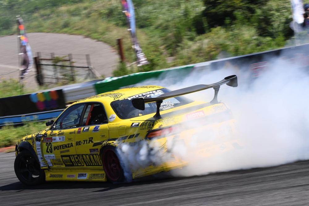 ドリフトマッスル第4戦 箕輪慎治のマーク２が驚愕の走りで今季2勝目 Web Cartop 自動車情報サイト 新車 中古車 Carview