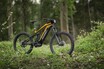 マクラーレンの「e-bike」がデビュー！ さて「アルトゥーラ」のルーフに載せるために外した前輪はどうやって運ぶ？