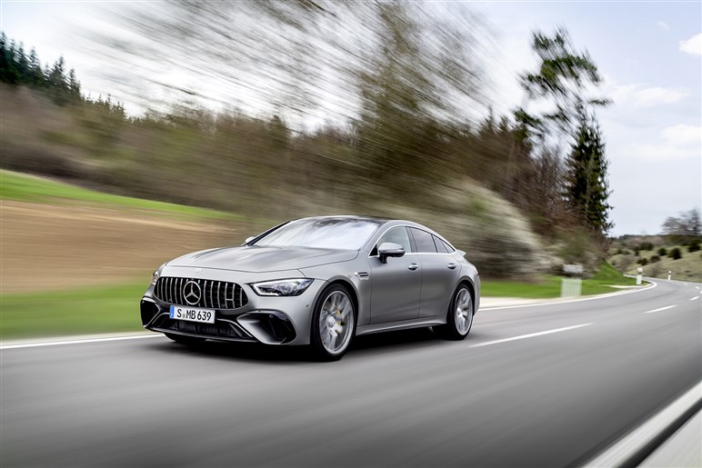【スリーポインテッドスターが光る!?】「AMG GT 4ドアクーペ」後継EVをチラ見せ。エンジン仕様も併売へ