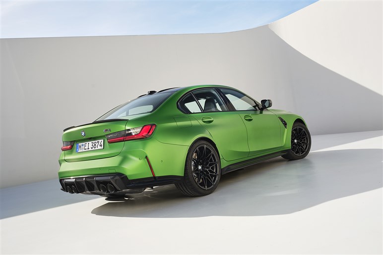 【スリーポインテッドスターが光る!?】「AMG GT 4ドアクーペ」後継EVをチラ見せ。エンジン仕様も併売へ