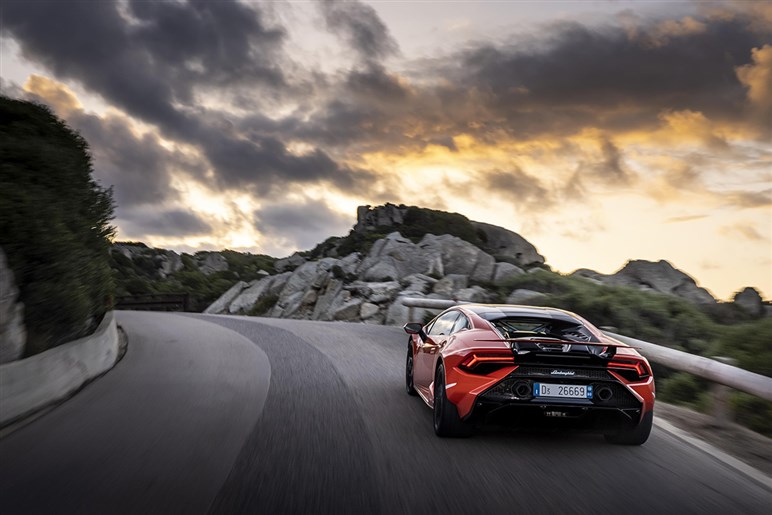 ランボルギーニ並みの性能!? 英企業が「ロードスター」にジャガー製3.0L V6を悪魔合体…約430万円から