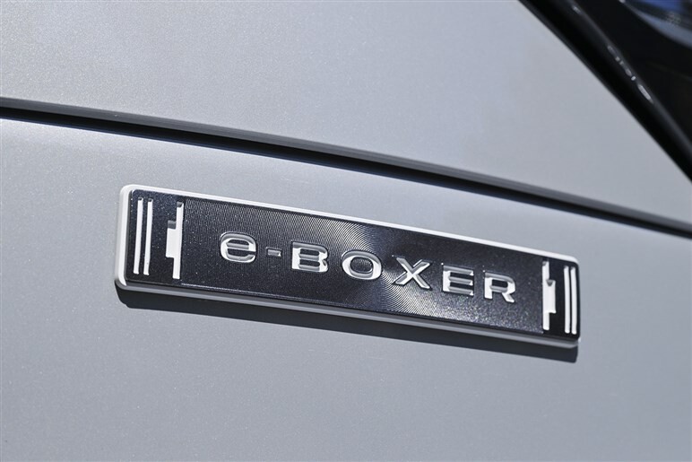 【販売店の声】新型「フォレスター」問い合わせの8割がハイブリッド。他社乗り換えも加速し納期は1年に