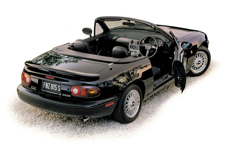 ランボルギーニ並みの性能!? 英企業が「ロードスター」にジャガー製3.0L V6を悪魔合体…約430万円から