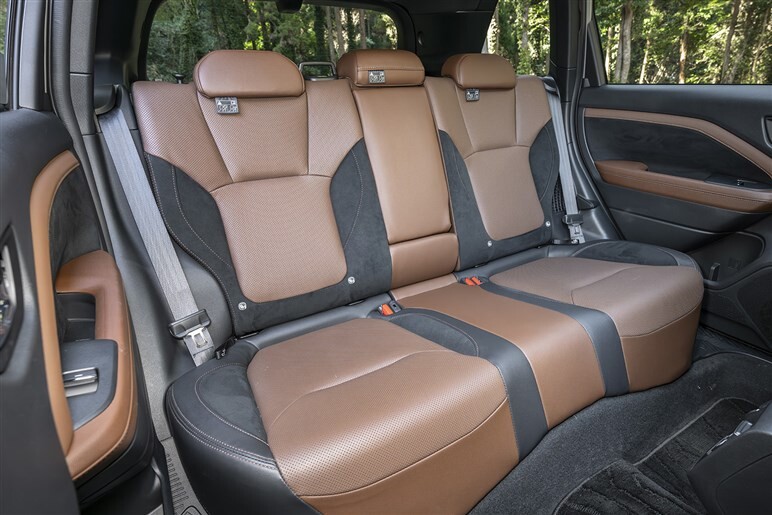 【販売店の声】新型「フォレスター」問い合わせの8割がハイブリッド。他社乗り換えも加速し納期は1年に