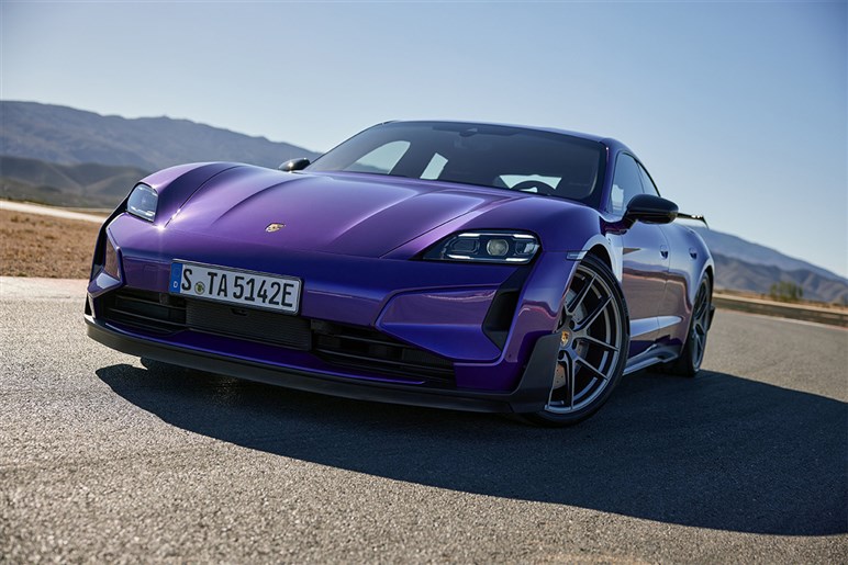【スリーポインテッドスターが光る!?】「AMG GT 4ドアクーペ」後継EVをチラ見せ。エンジン仕様も併売へ