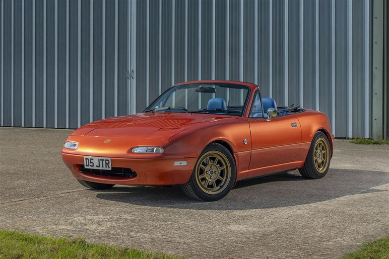 ランボルギーニ並みの性能!? 英企業が「ロードスター」にジャガー製3.0L V6を悪魔合体…約430万円から