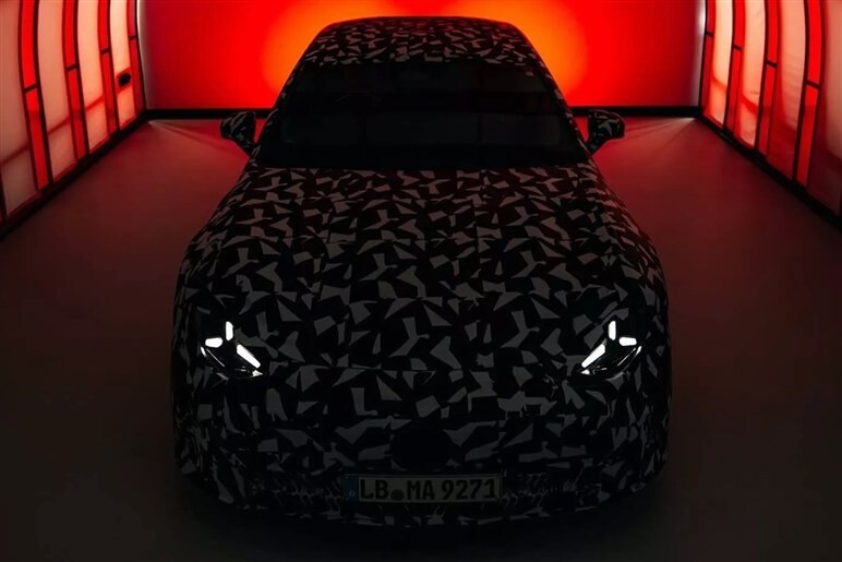 【スリーポインテッドスターが光る!?】「AMG GT 4ドアクーペ」後継EVをチラ見せ。エンジン仕様も併売へ