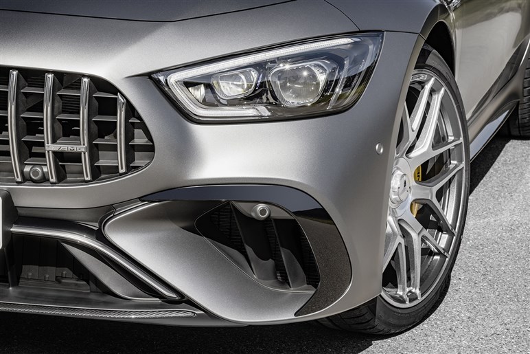 【スリーポインテッドスターが光る!?】「AMG GT 4ドアクーペ」後継EVをチラ見せ。エンジン仕様も併売へ
