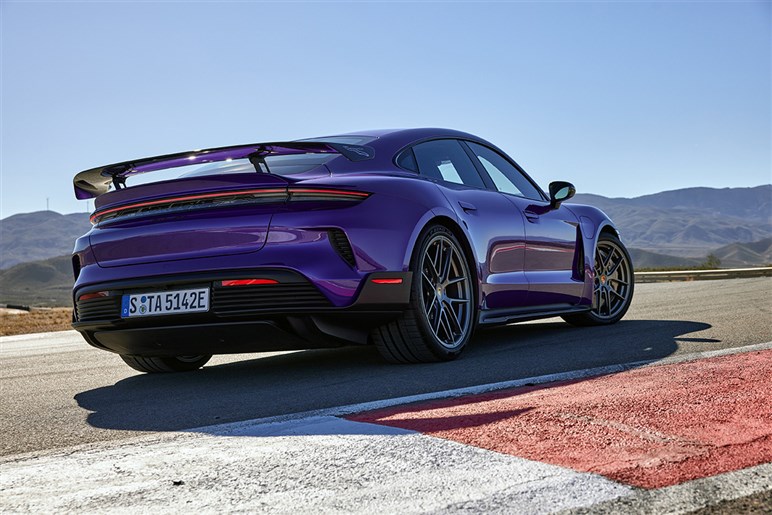 【スリーポインテッドスターが光る!?】「AMG GT 4ドアクーペ」後継EVをチラ見せ。エンジン仕様も併売へ