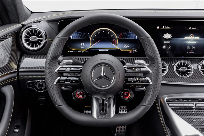 【スリーポインテッドスターが光る!?】「AMG GT 4ドアクーペ」後継EVをチラ見せ。エンジン仕様も併売へ